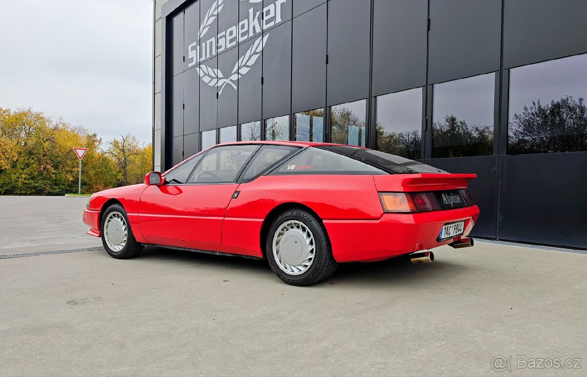 Alpine V6 Turbo, D502, velmi dobrý stav.