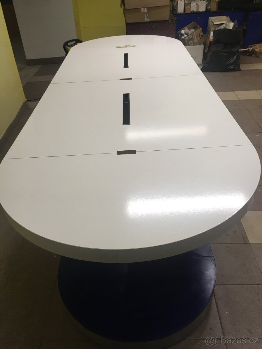 Pevný a prostorný pult - 5