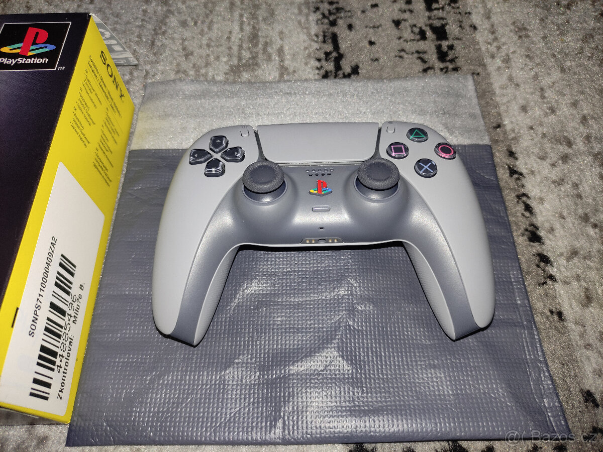 PS5 DualSense ovladač - 30th Anniversary Limited Edition - 5
