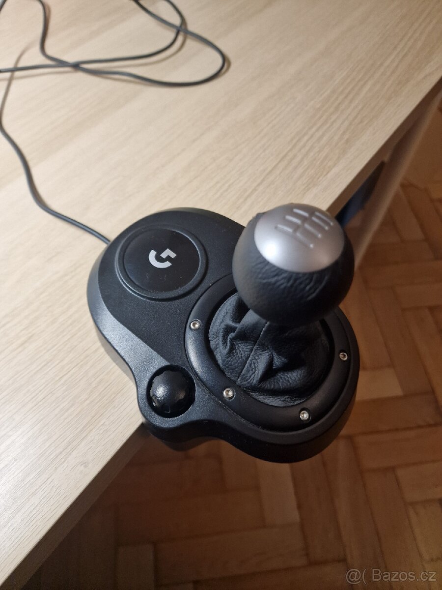 Logitech G26 Driving Force + řadící páka - 5