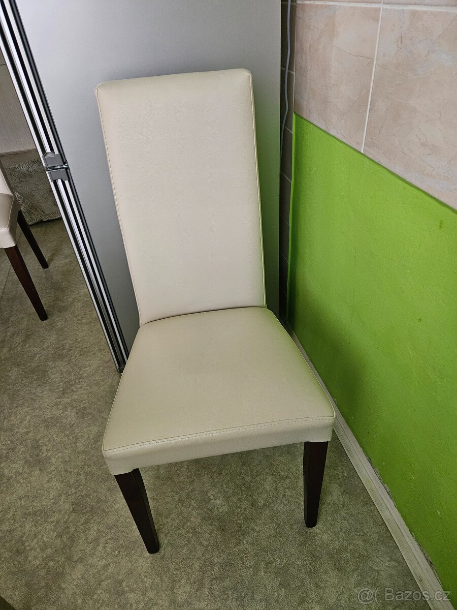 Jídelní stůl se 4 židlemi - 5