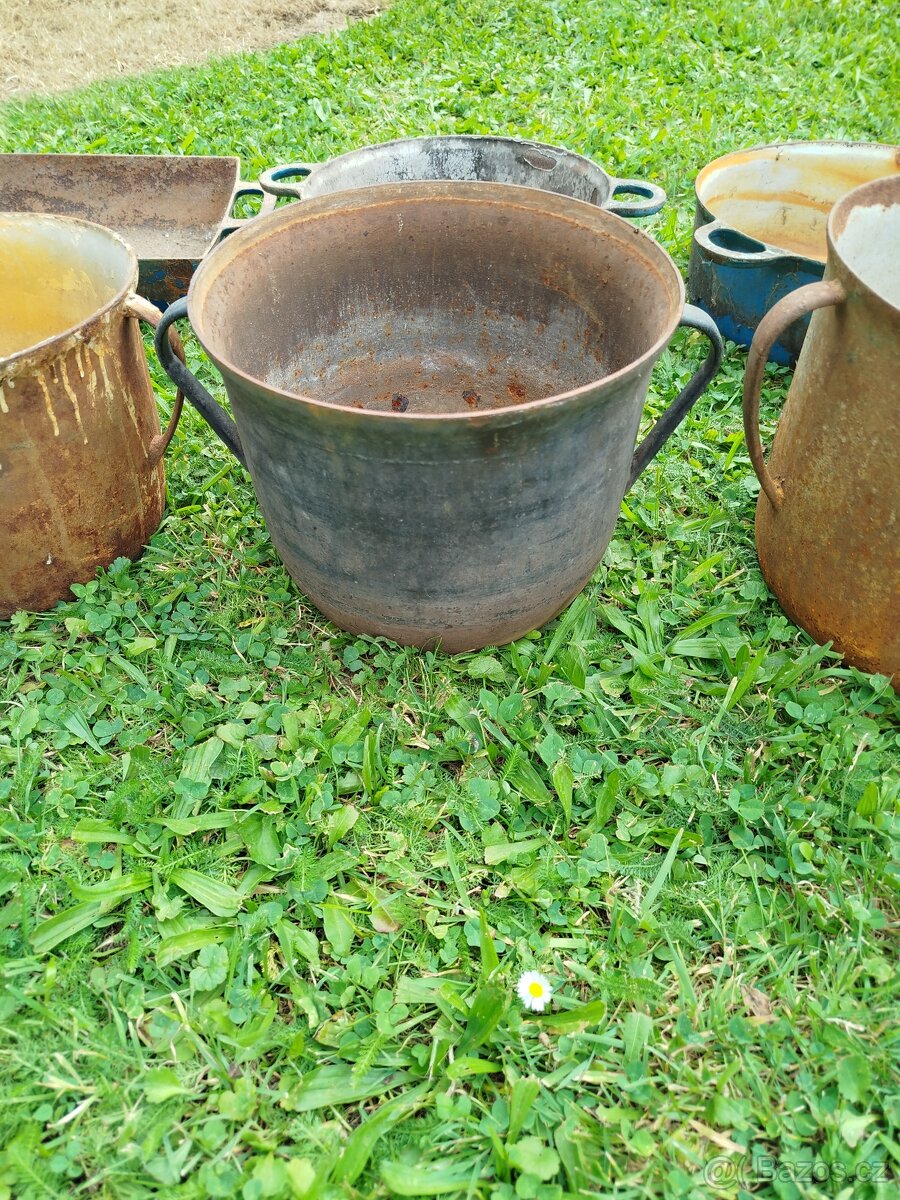 Staré litinové hrnce a pekáče - 5