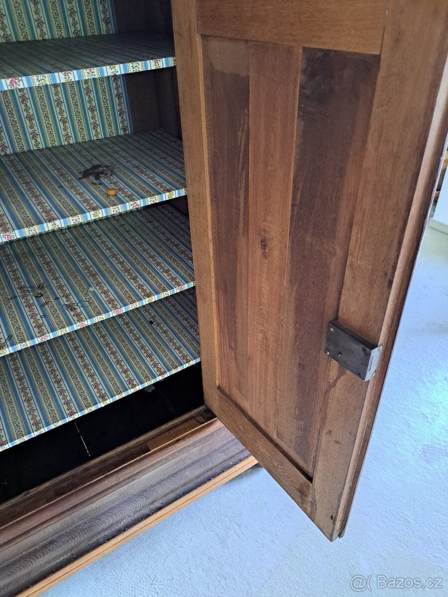 Starožitná dubová komoda - 5