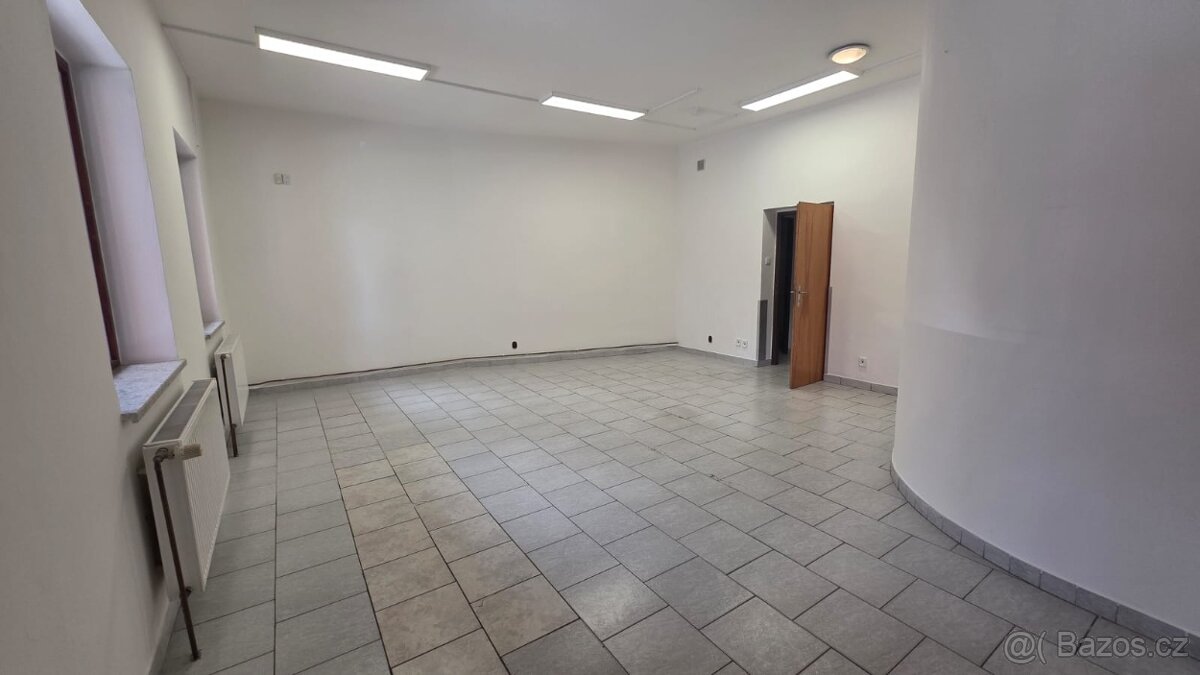 Pronájme obchodního prostoru v Rožnově P/R - 5