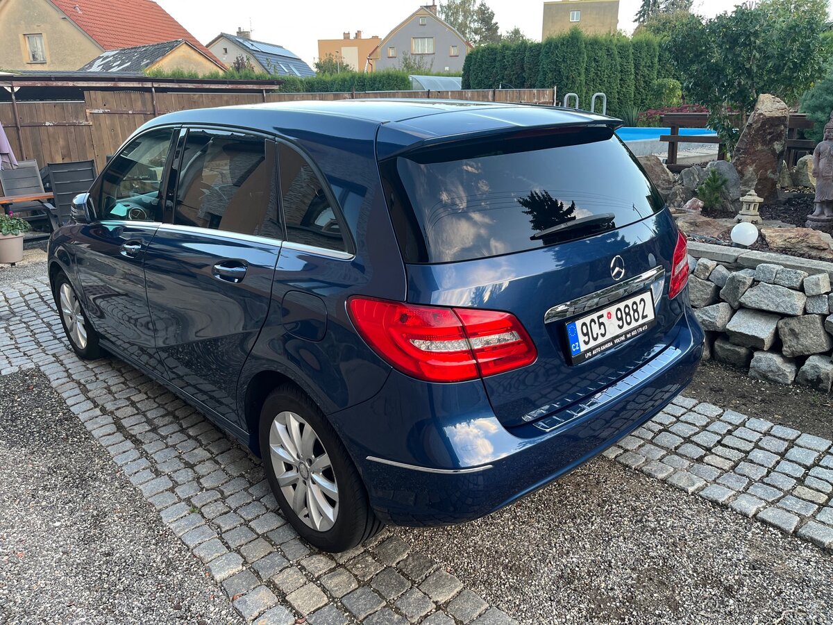 Mercedes Benz B180 - 5
