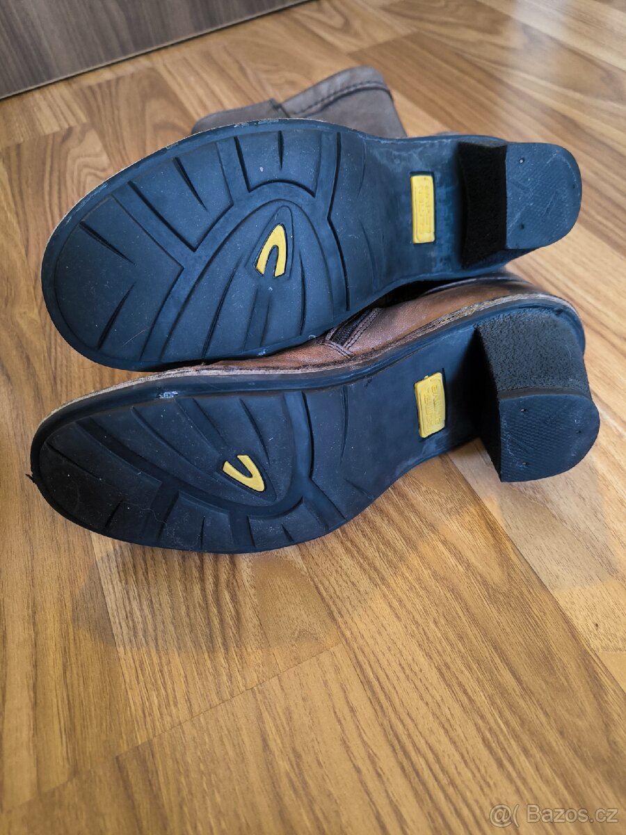 Hnědé kožené kozačky - 5