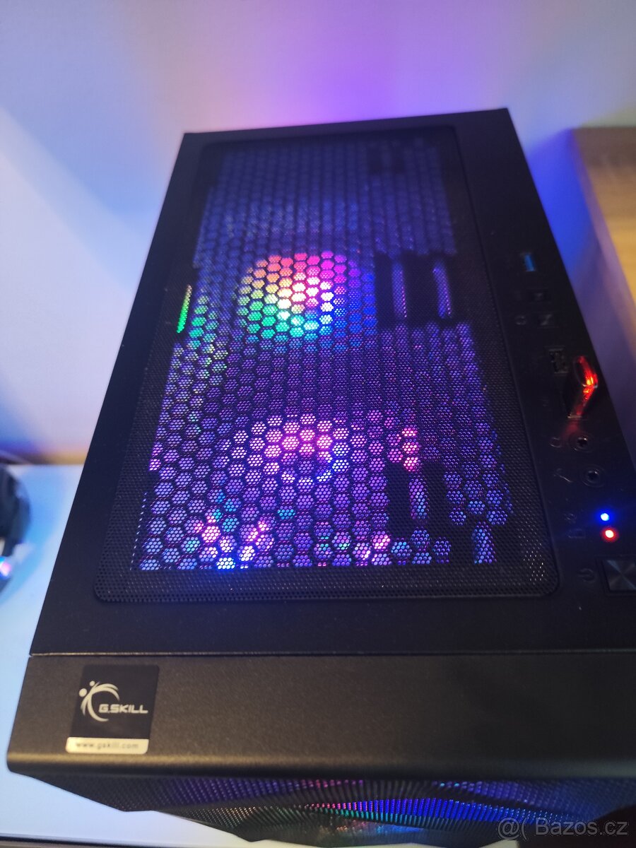 Herní PC Asus s monitorem Asus - 5