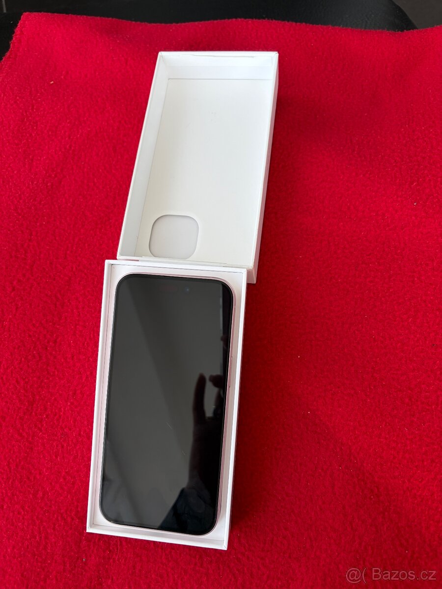 iPhone 15 128 GB růžový / pink - 5