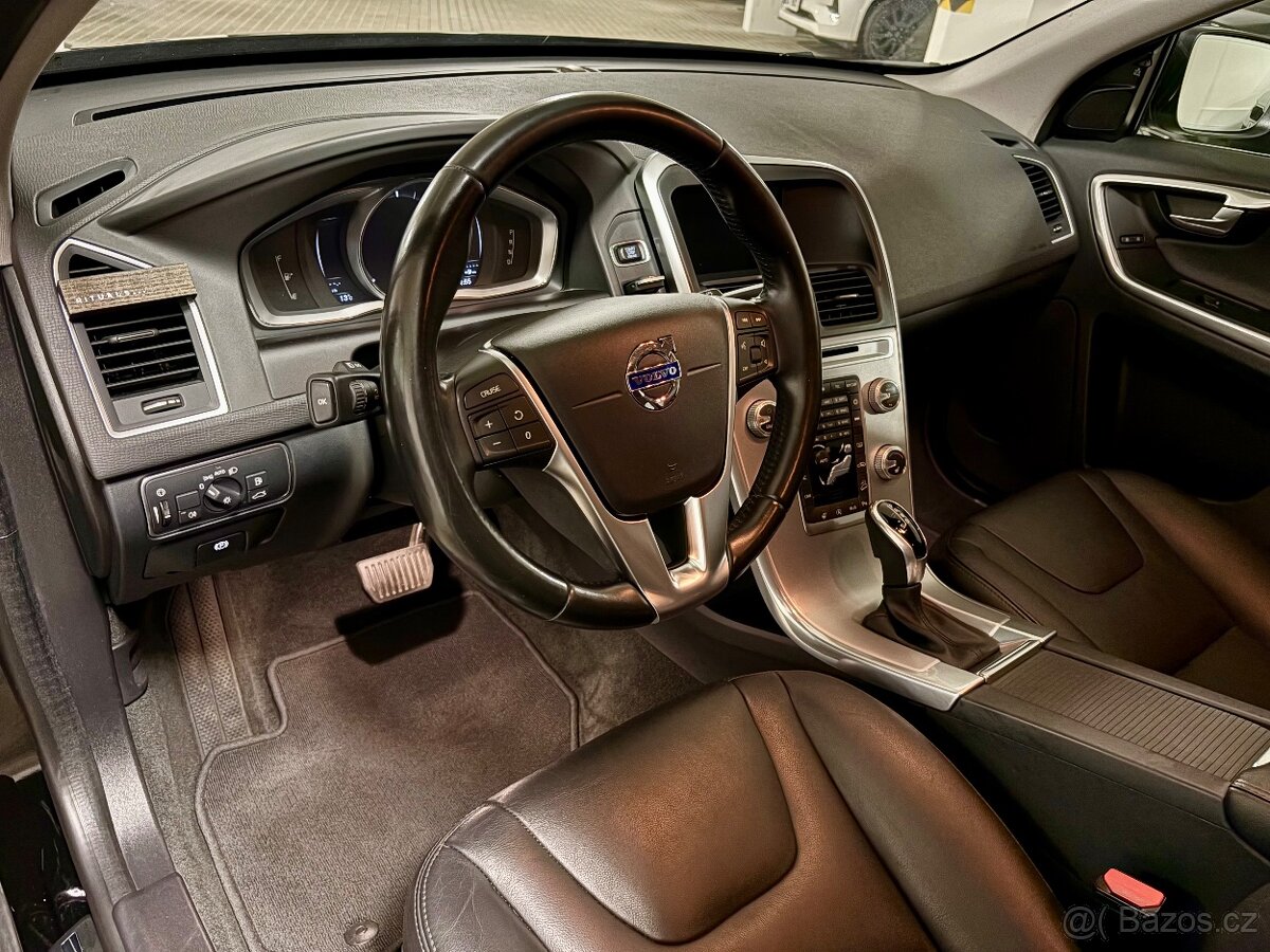 Volvo XC60 D4 AWD SUMMUM CZ - 5