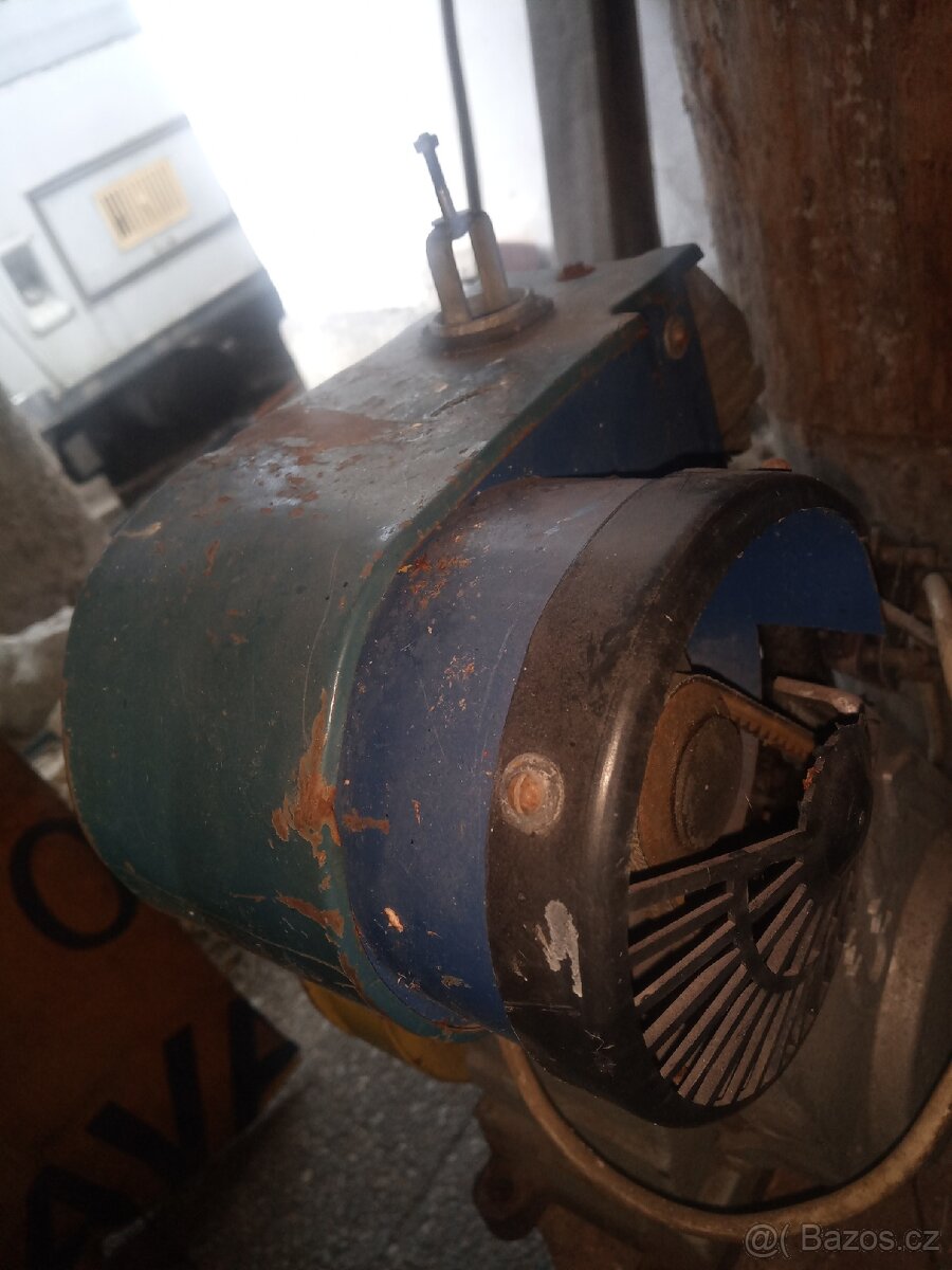Orlík kompresor 1 válec originální nálezový - 5