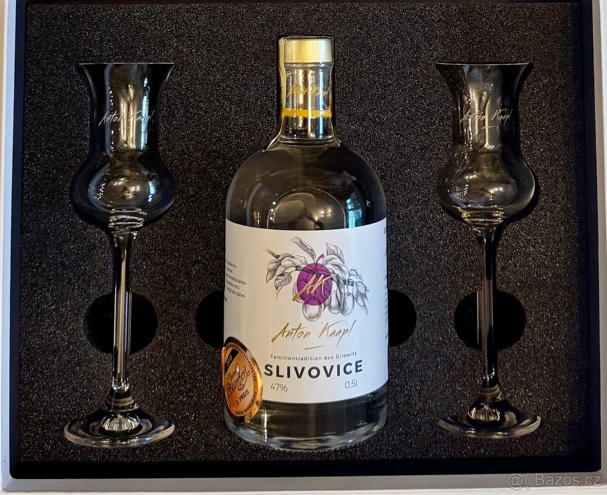Vánoční balení: prvotřídní slivovice 47 % + skleničky - 5