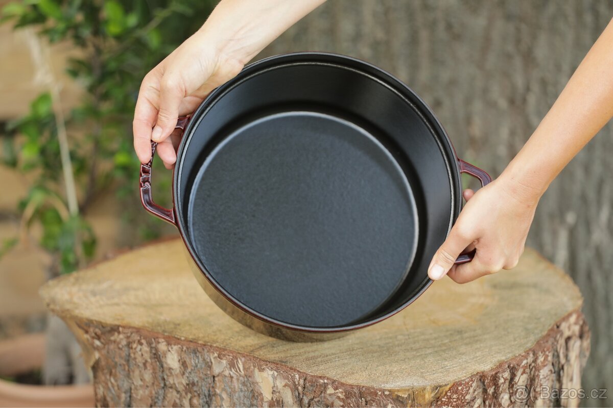 litinový hrnec STAUB original 28 cm grenadine - 5