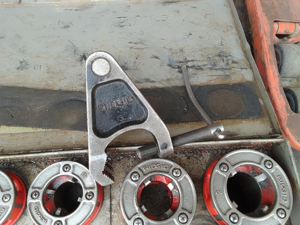 Ruční elektrický závitořez RIDGID 690 - 5