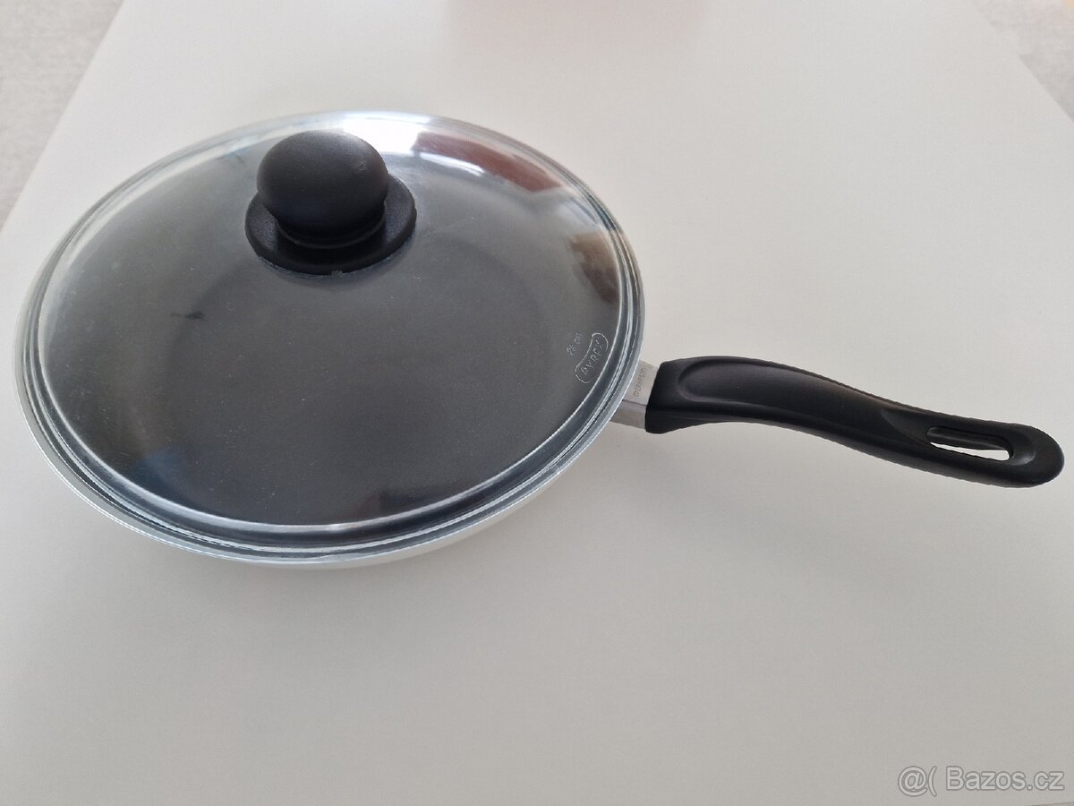 Hliníkové pánve, rendlík s pokličkou a pánev na palačinky - 5