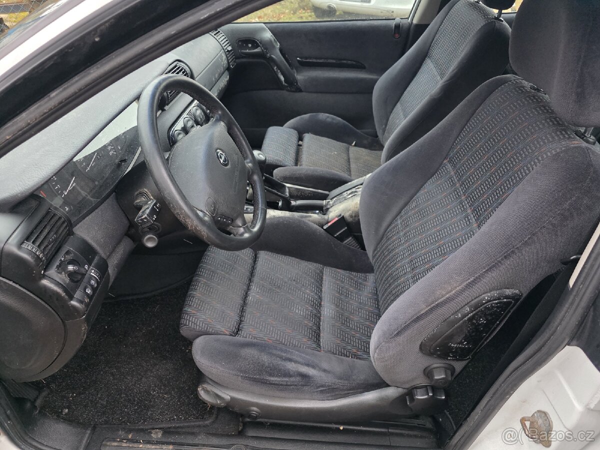 Opel Omega 1.majitel 3.0 V6 - 5