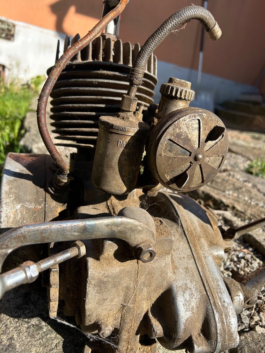 Cz 175 motor - 5