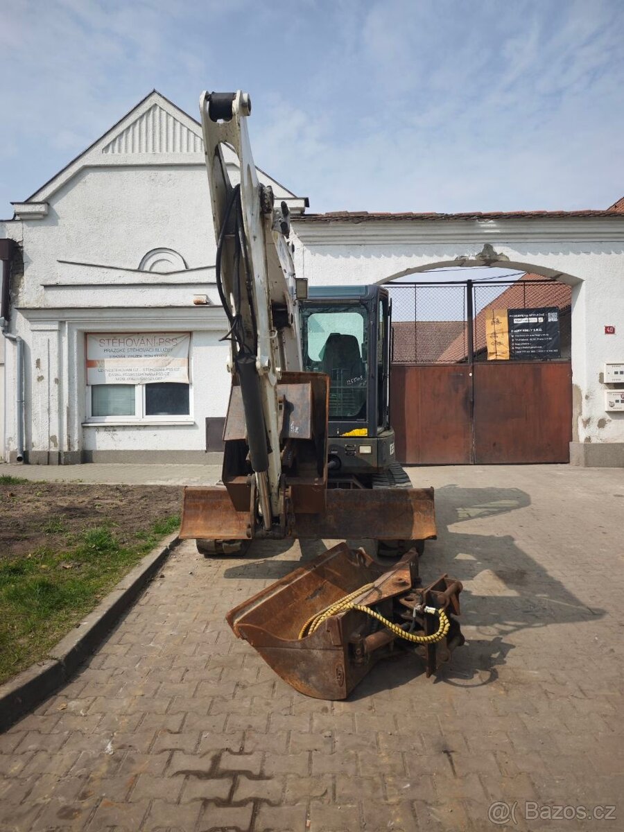 Pásový minibagr Bobcat E55 - 5