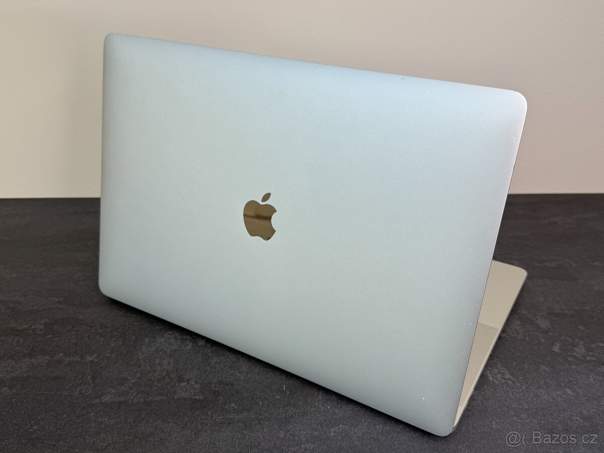 MacBook Pro 15'' 2016 / i7 / 16GB / 256GB SSD - DPH - 5