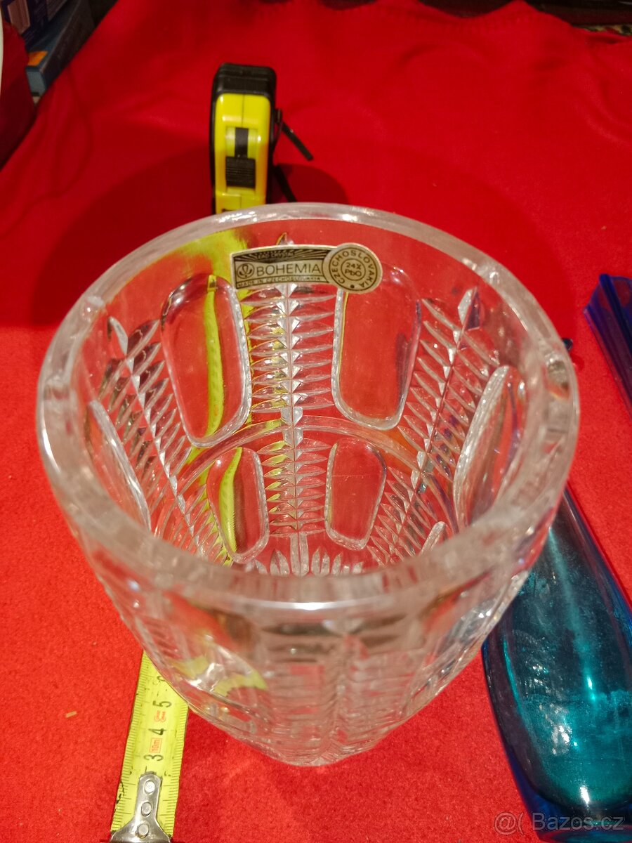 Vázy 30 ks - skleněné, porcelánové a mosazné - 5