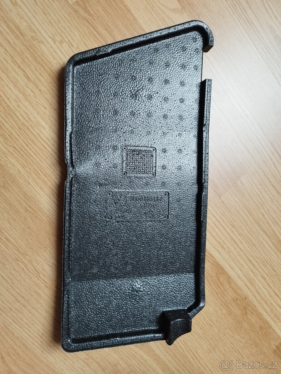 VW Golf 8 Variant - originální box na příslušenství - 5