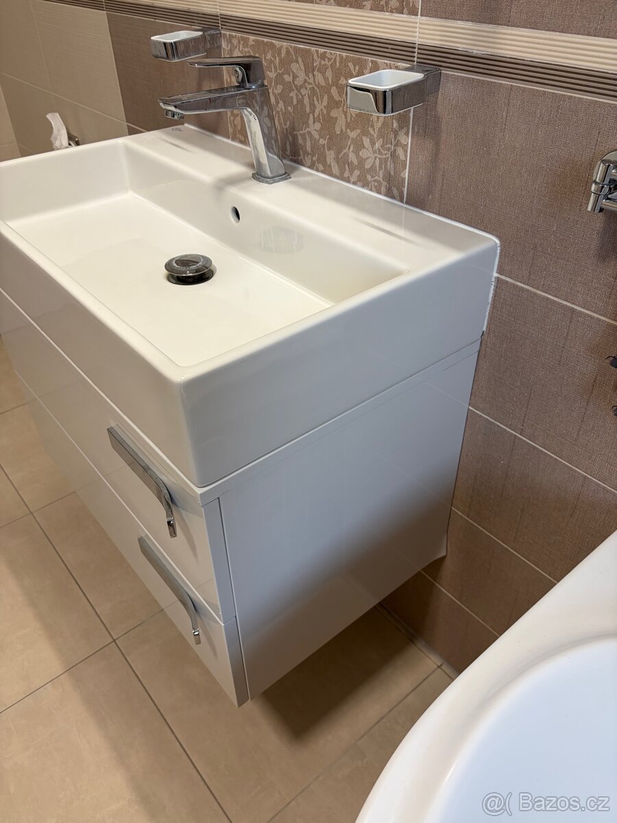 Umyvadlo baterie a skříňka - 5
