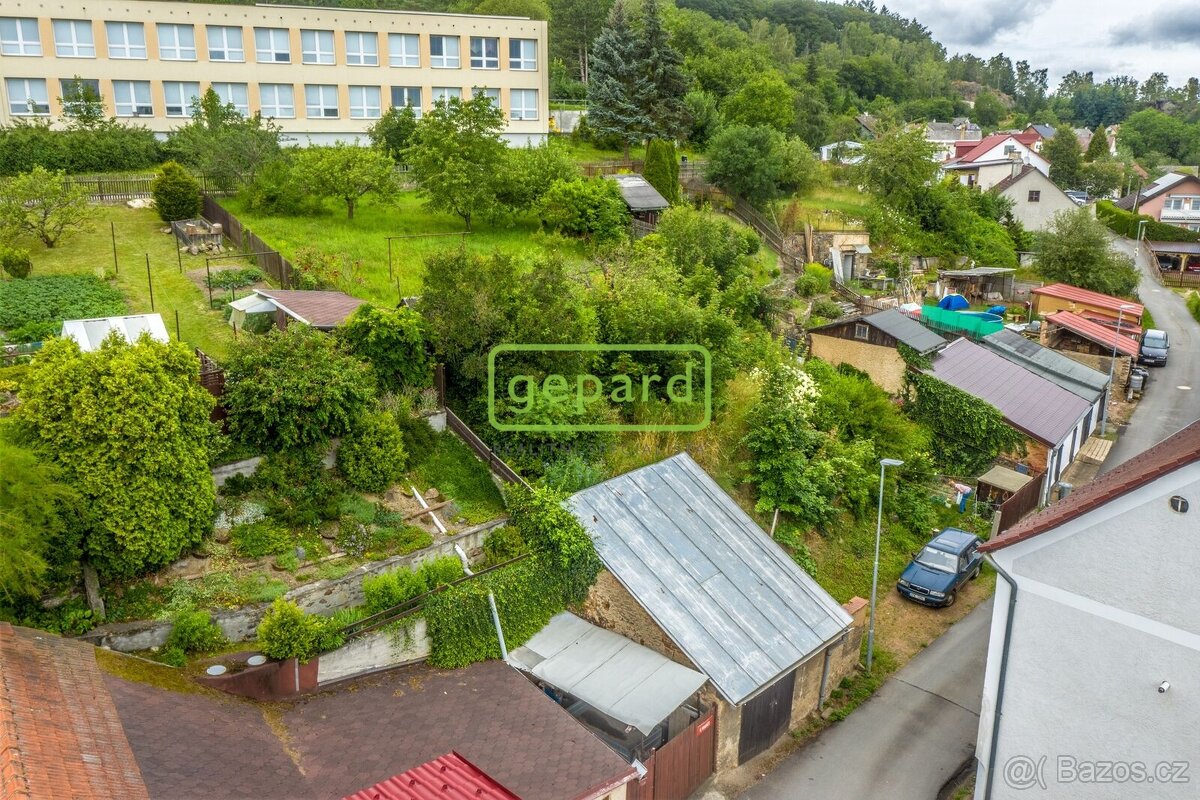 Prodej stavebního pozemku ve Zbirohu, klid, zeleň, výborná d - 5