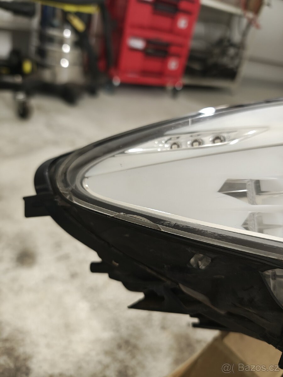 BMW F10, F11 pravý světlomet - 5