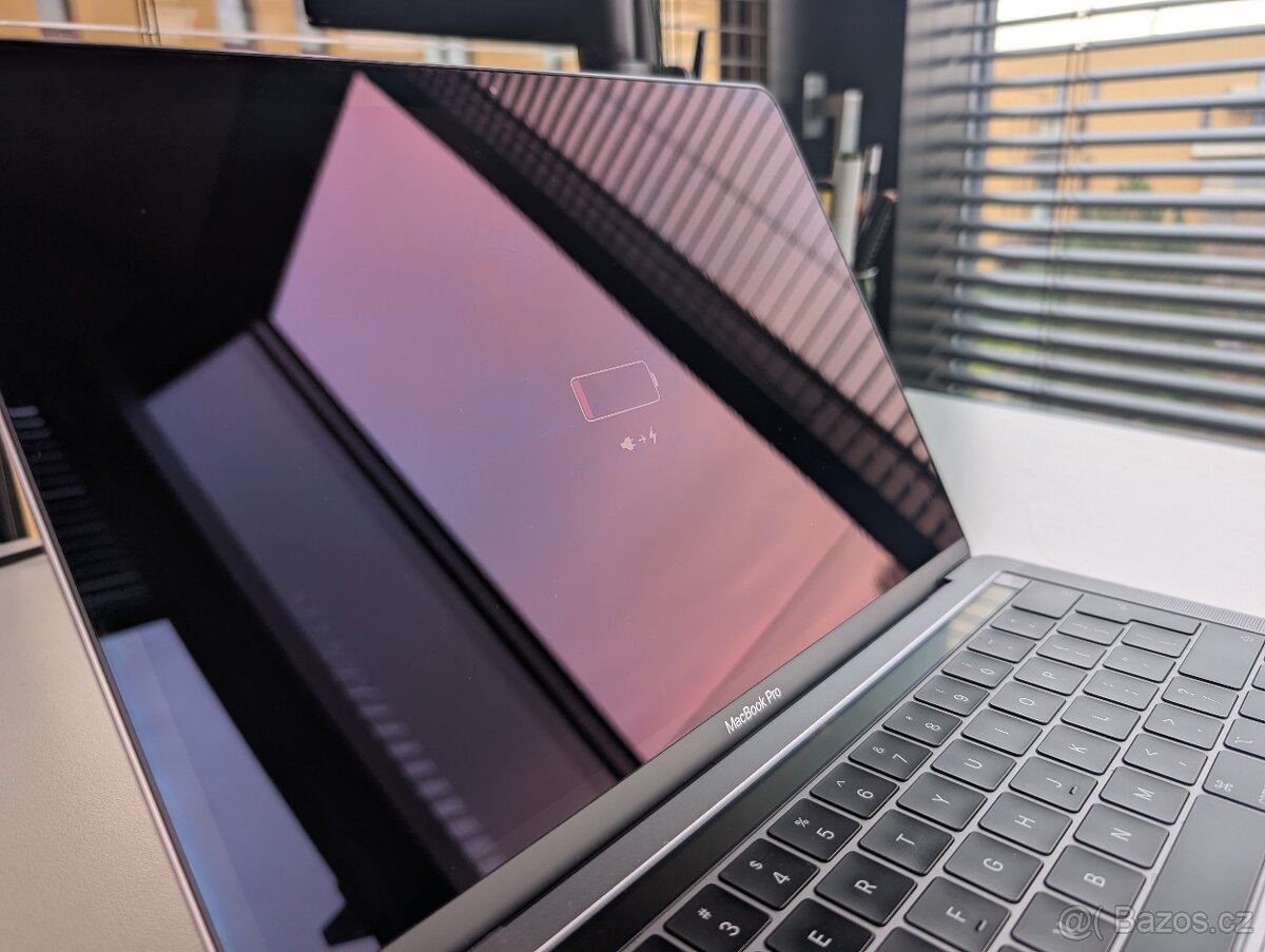 Apple MacBook Pro 13" 2019/Touch Bar, 8Gb/256Gb - 5
