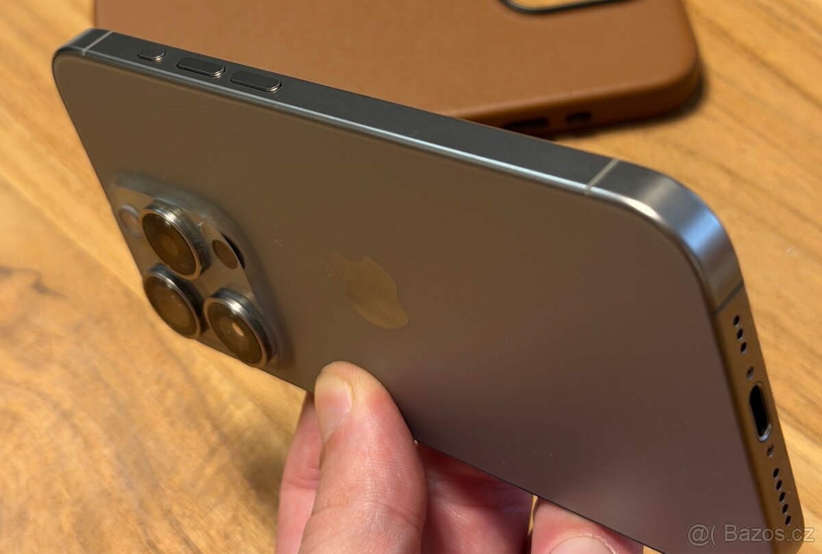 iPhone 15 Pro - 256 GB - 5