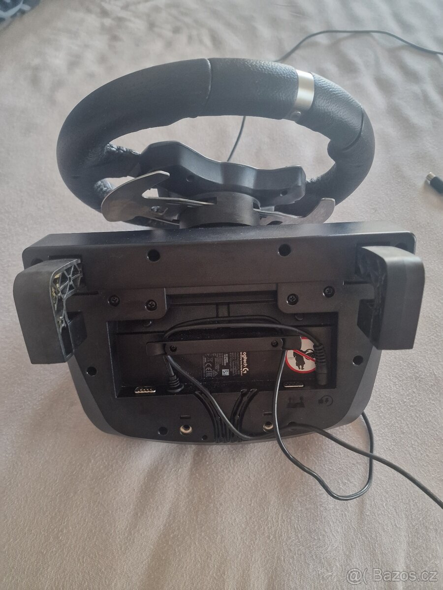 Logitech G920 s pedály + řadící pákou a stojanem - 5