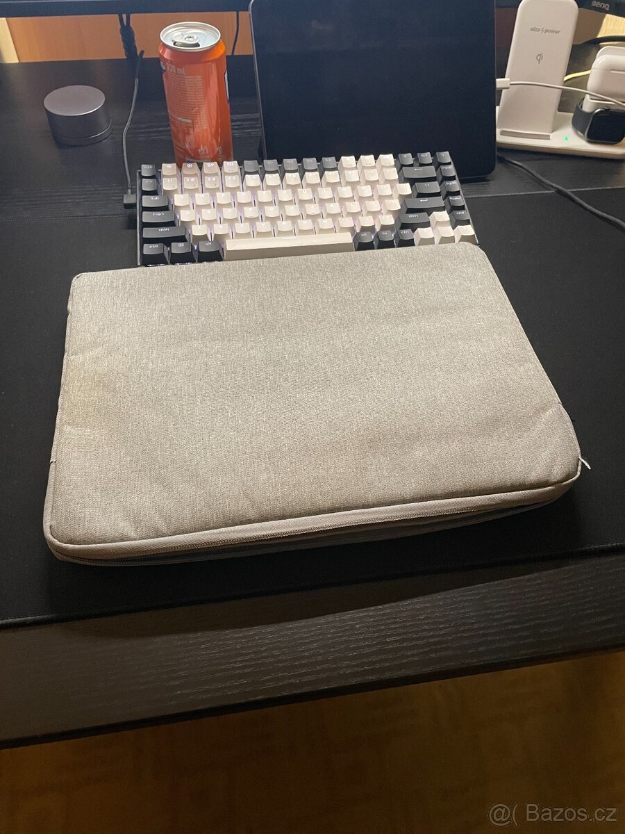 Macbook air m2 - 8gb ram, 256gb ssd - 5