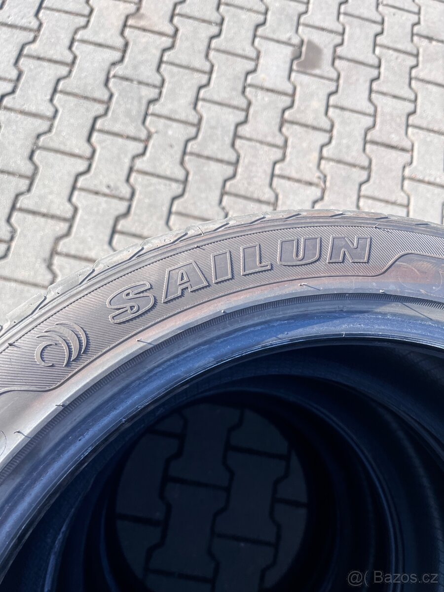 Pneu 235/45 R18 - 5