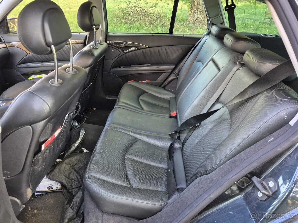Mercedes W111 E500 V8 s211 4matic m113 - 5