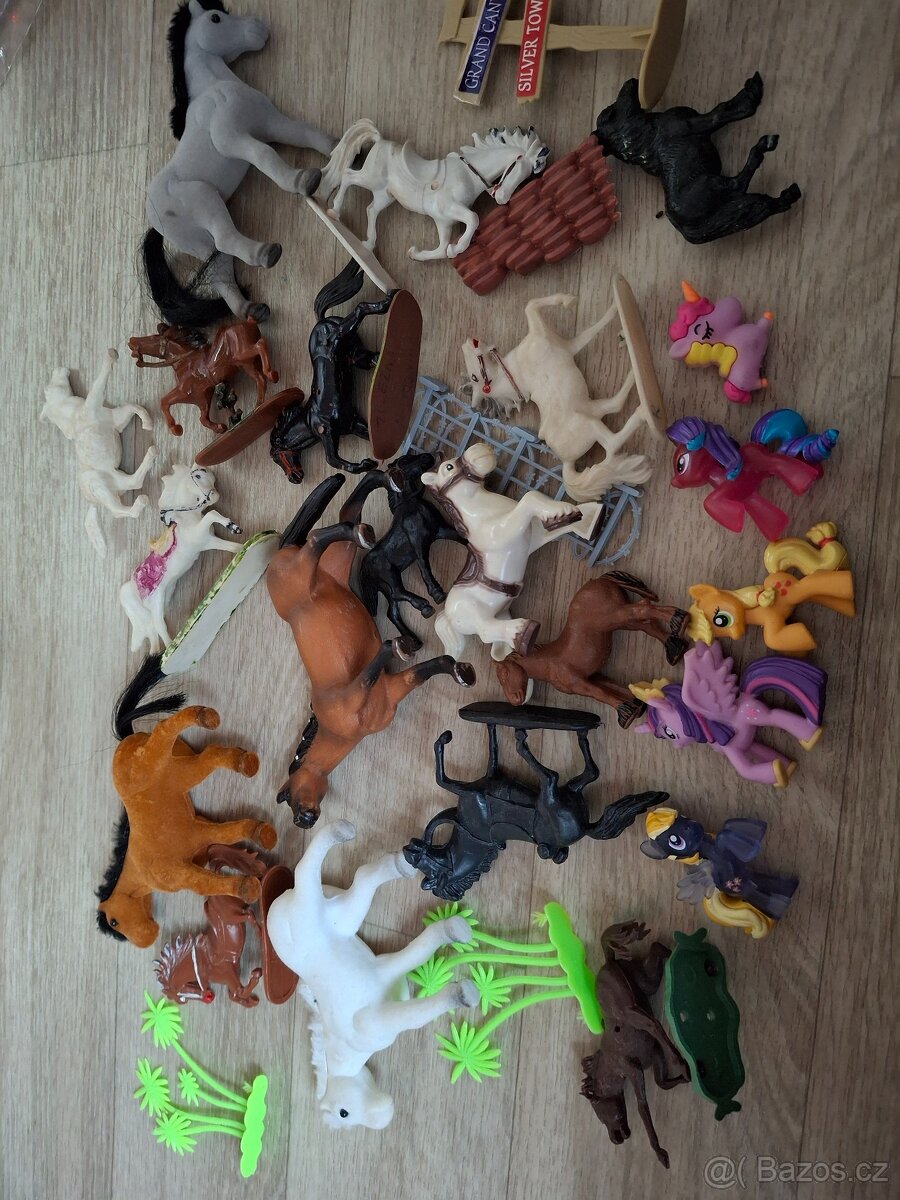 Hračky 40 kusů, dřevěné puzzle,Barbie věci, koníci,hlavolamy - 5