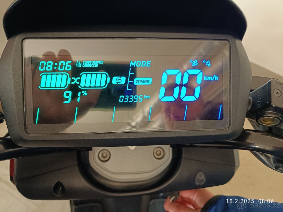 Elektroskůtr Niu NQi GTS Sport - 5