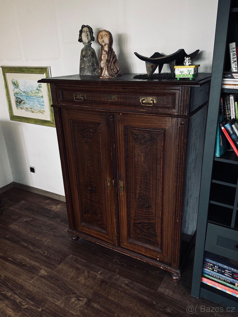 Starožitný nábytek - 5