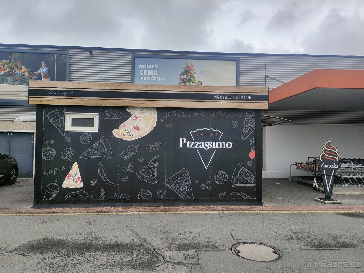 Prodejní stánek u obchodního centra. - 5