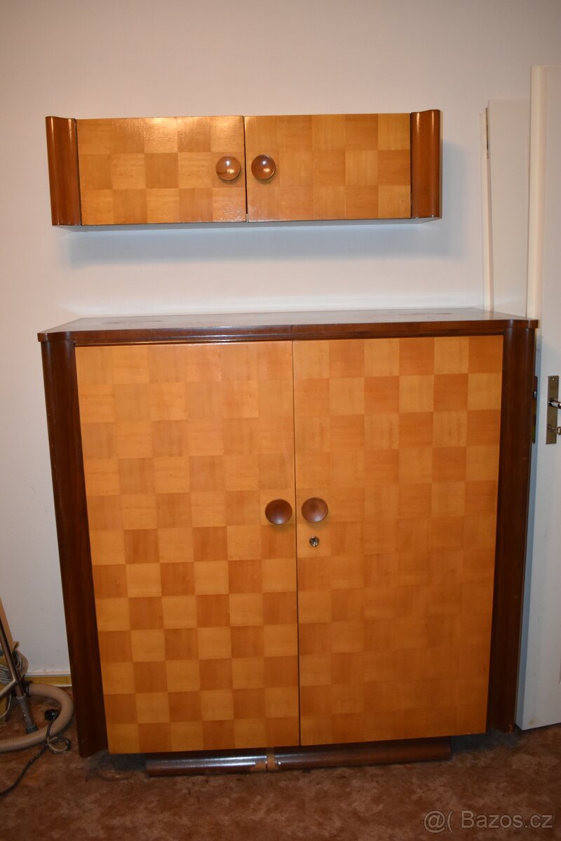 Nábytek z pozůstalosti - skříně, peřináky, postele... - 5