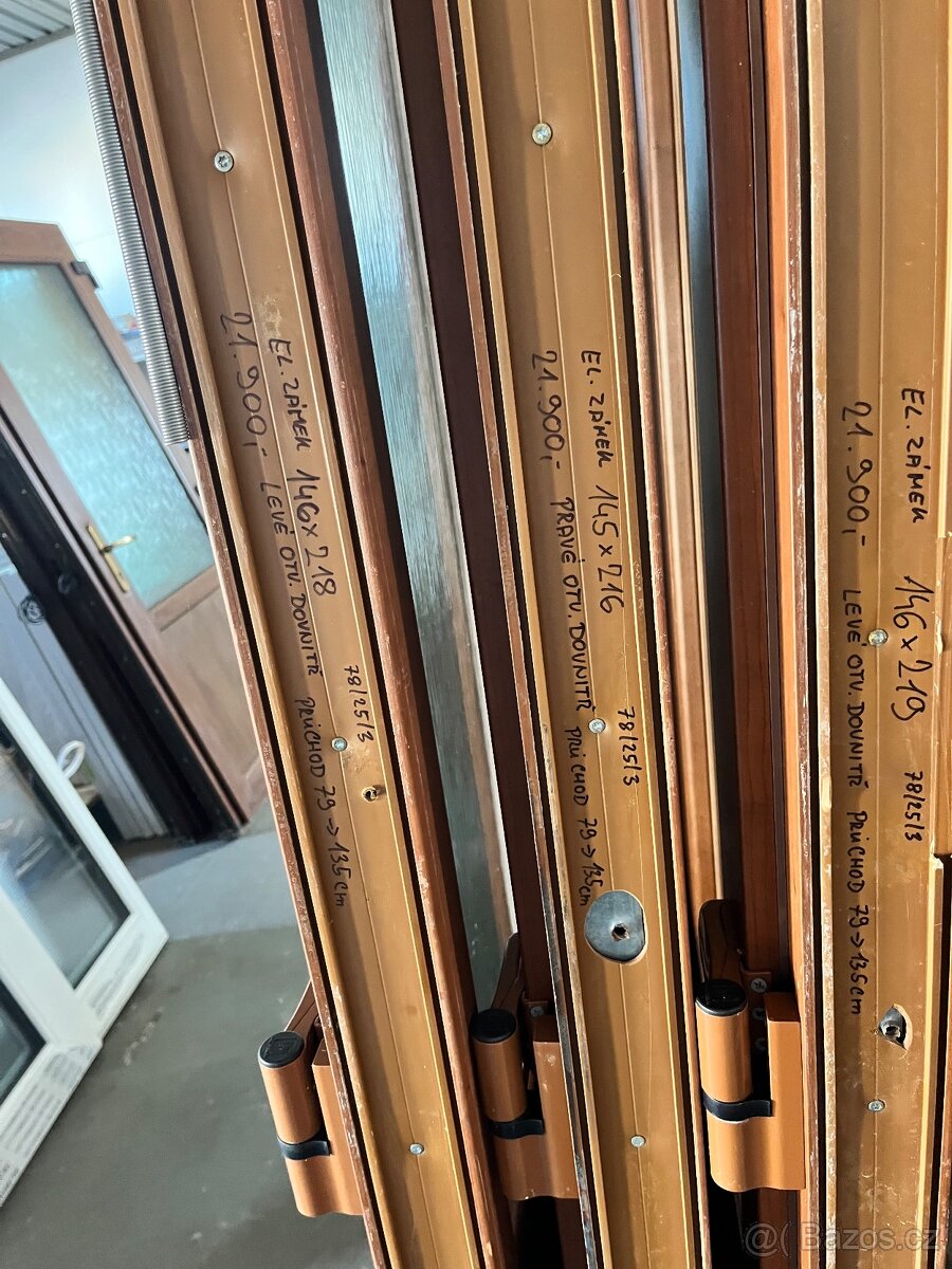 PLASTOVÉ DVOUKŘÍDLÉ VCHODOVÉ DVEŘE HNĚDÉ 145x216-PLZEŇ - 5