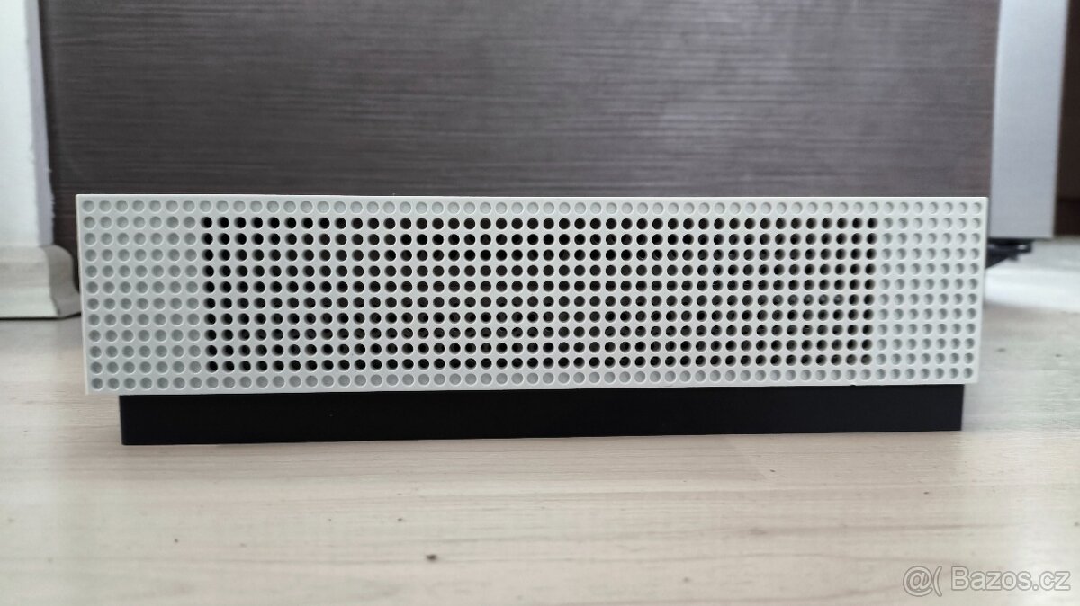 Xbox one s 1TB +2 ovladače +2 hry - 5