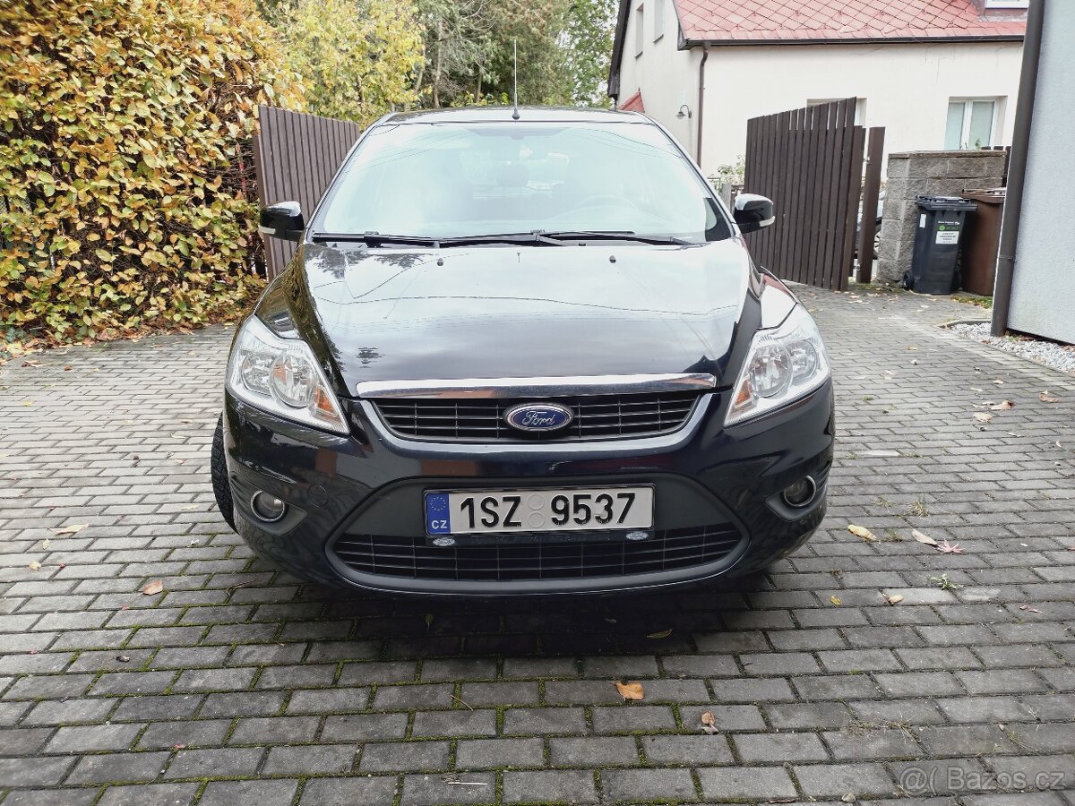 Ford Focus hatchback 1.6 (74kW), 2010, pouze 112tkm, černý - 5