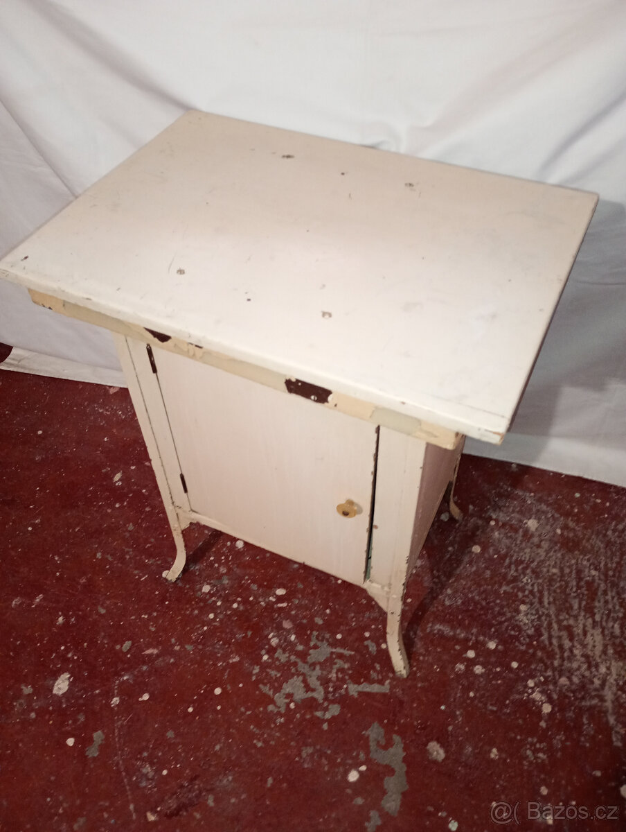 Starý noční/odkládací stolek, 19.st. - 5