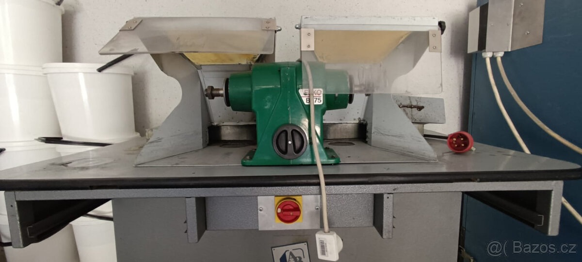 Prodám odsávací stůl s bruskou - 5