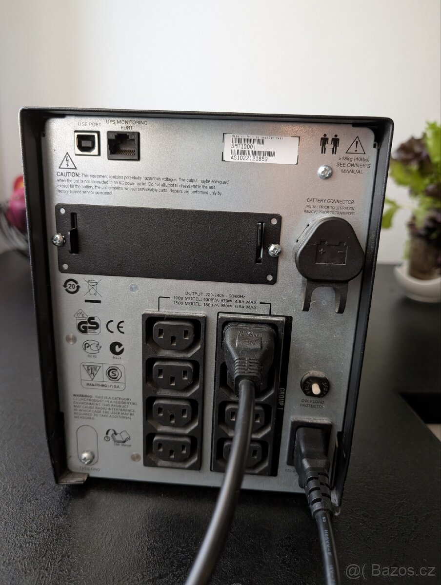 Záložní zdroj APC Smart-UPS 1000 (úplně nový aku) - 5
