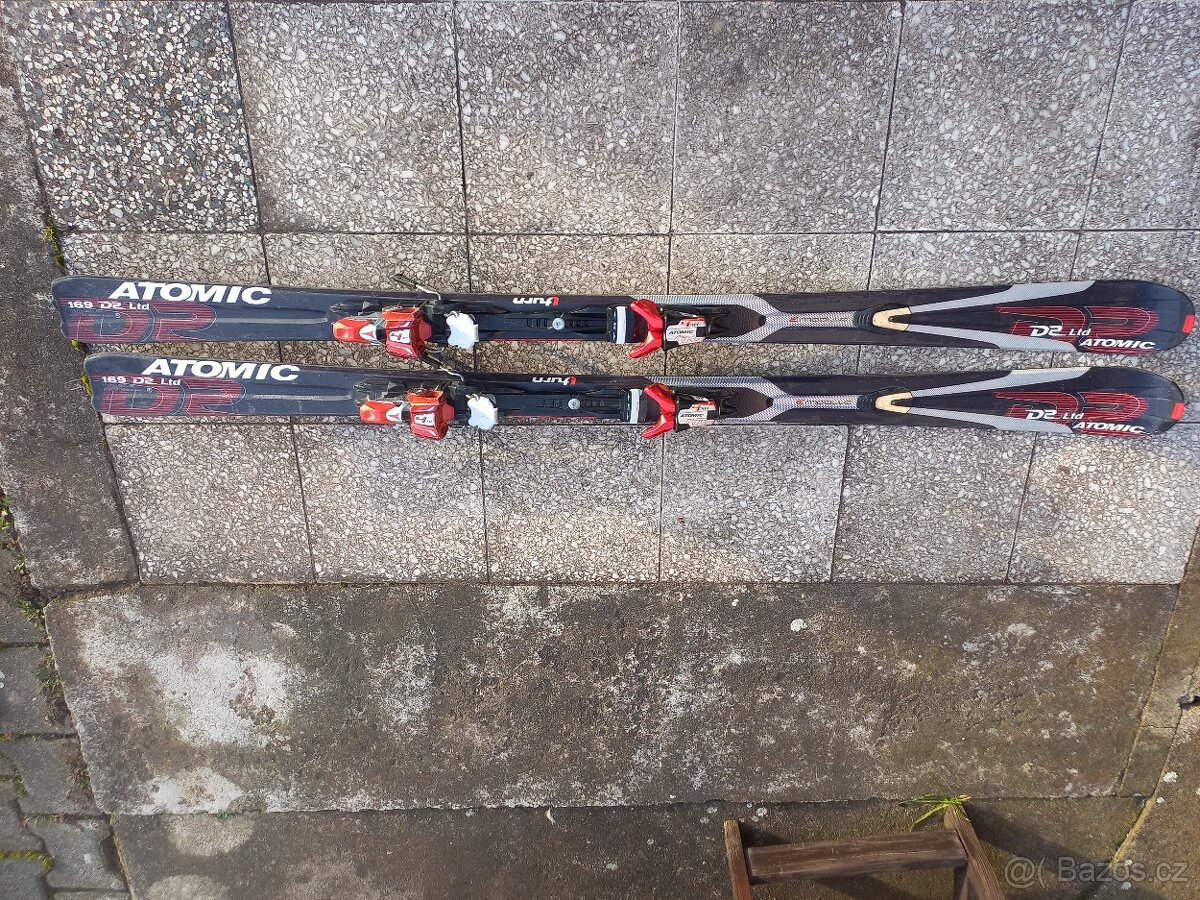 Použité carvingové lyže Atomic - 5