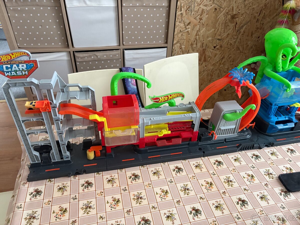 Hot wheels myčka s chobotnici - 5