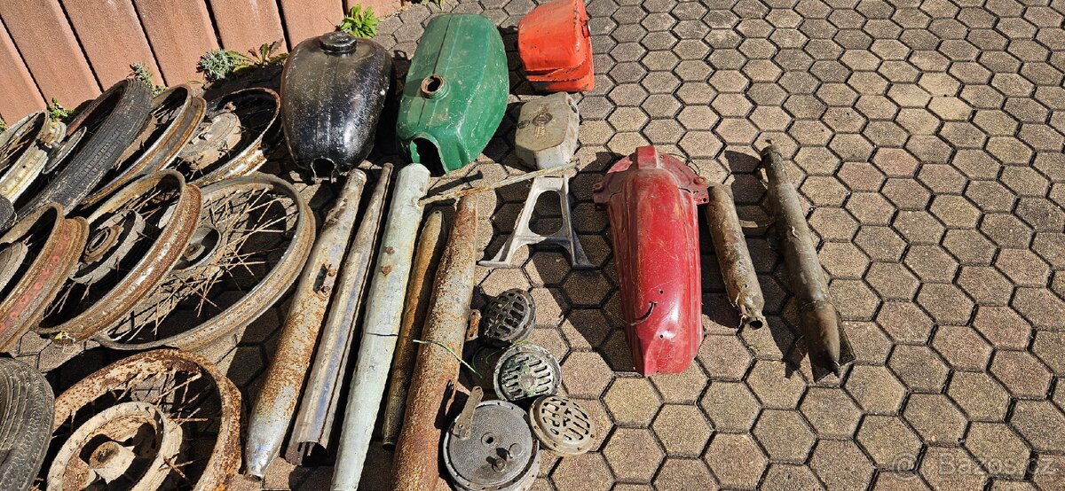 Kola nádrž výfuk blatník Jawa ČZ - 5