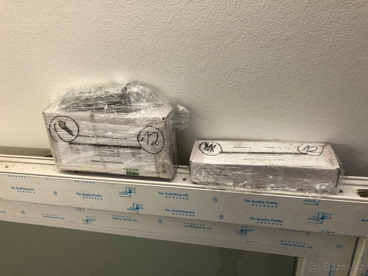 Vchodové plastové dveře bílé Pravé výplň mléčné celosklo - 5