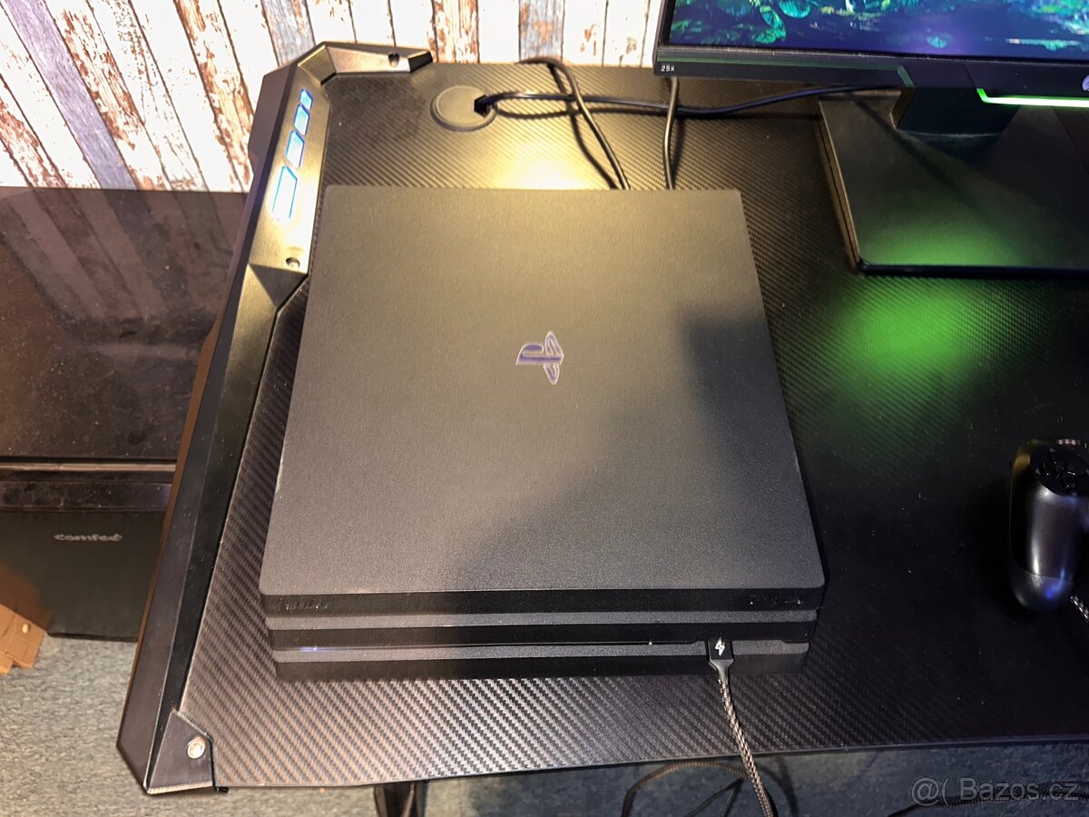 Prodám PlayStation 4 Pro (1TB) + ovladač + 3x hry - 5