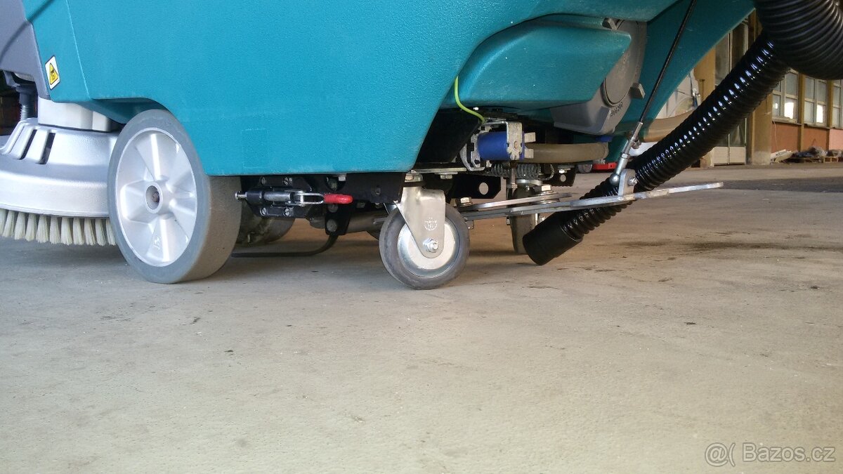 Podlahový mycí stroj Tennant T5 Disk 70 s vlastním pojezdem - 5